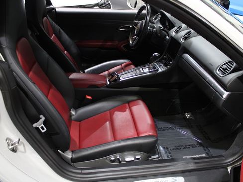 Used 2019 Porsche 718 Cayman S RWD image 18
