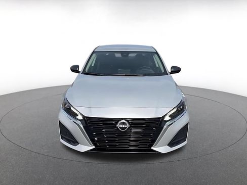 Used 2025 Nissan Altima 2.5 SV FWD image 4