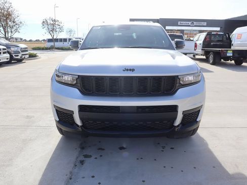 New 2025 Jeep Grand Cherokee L Altitude image 9