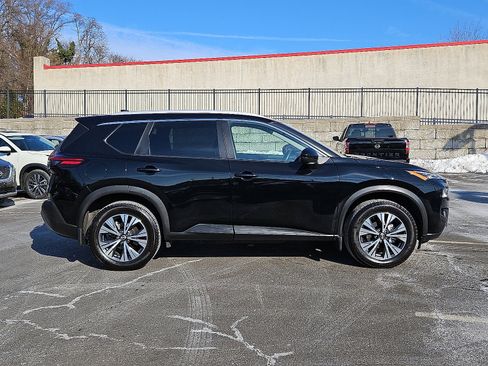 Certified 2022 Nissan Rogue SV w/ SV Premium Package image 7