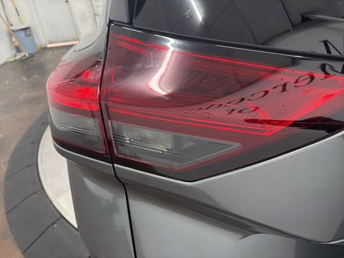 Used 2024 Nissan Rogue SV w/ SV Premium Package image 12