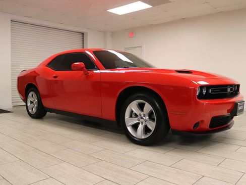 Used 2023 Dodge Challenger SXT RWD image 5