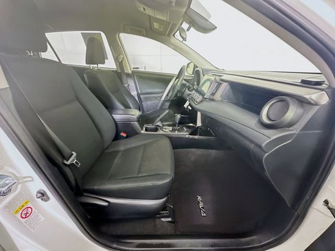 Used 2017 Toyota RAV4 LE image 28