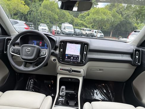 Used 2023 Volvo XC40 B5 Plus w/ Climate Package AWD/4WD image 30