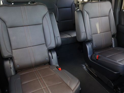 Used 2025 Chevrolet Suburban High Country image 22