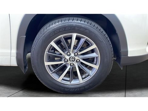 Used 2018 Toyota Highlander XLE AWD/4WD image 22