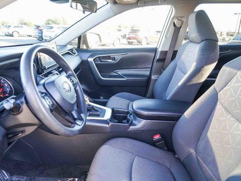 Used 2019 Toyota RAV4 XLE image 18