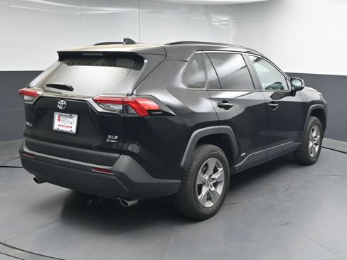 Used 2025 Toyota RAV4 XLE image 8