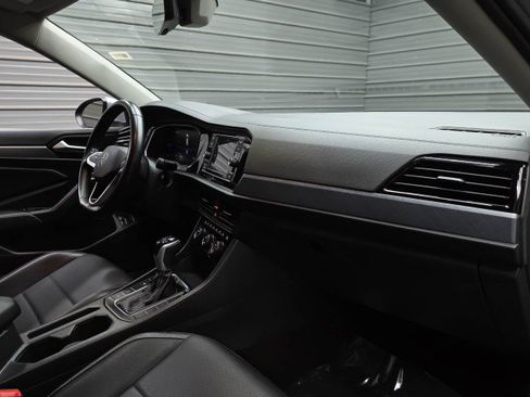 Used 2022 Volkswagen Jetta SE FWD image 13