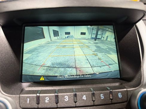 Used 2017 Chevrolet Equinox LT w/ Convenience Package image 28