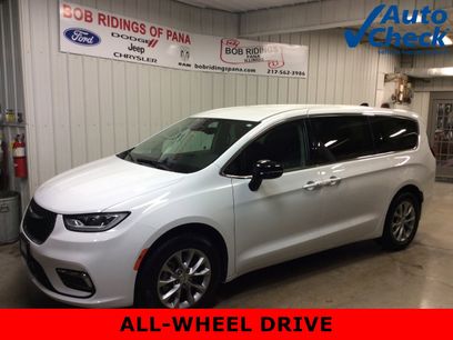 Used 2024 Chrysler Pacifica Touring-L