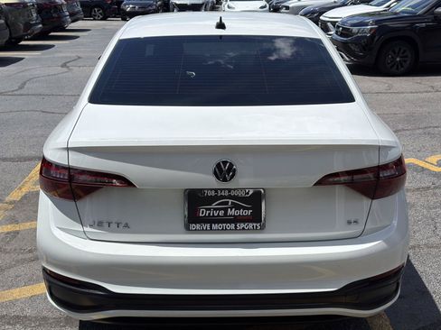 Used 2024 Volkswagen Jetta SE FWD image 8