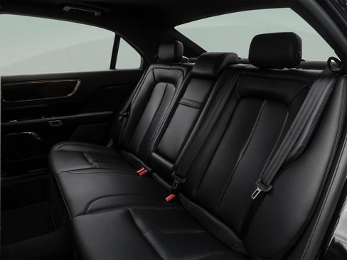 Used 2017 Lincoln Continental Reserve w/ Luxury Package image 17