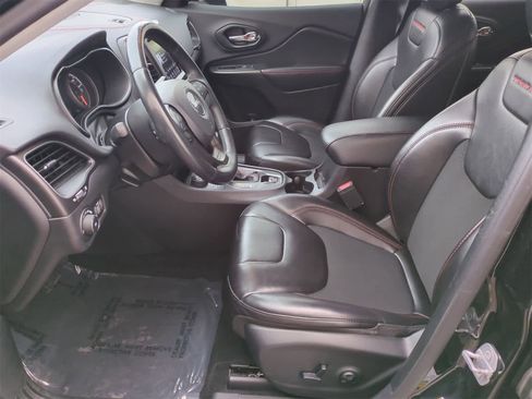 Certified 2019 Jeep Cherokee Trailhawk w/ Cold Weather Group image 16