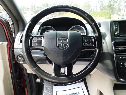 Used 2020 Dodge Grand Caravan SXT image 32