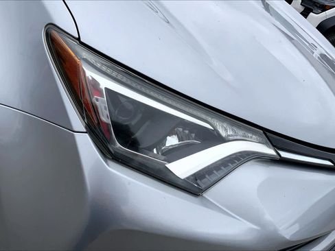 Used 2018 Toyota RAV4 XLE image 28