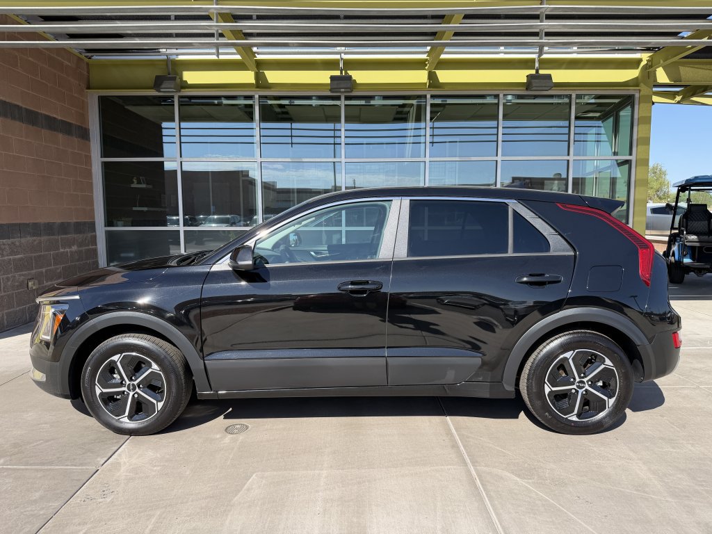 Used 2025 Kia Niro LX FWD image 7