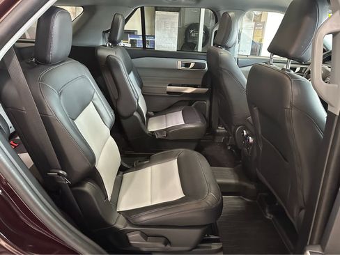 Used 2022 Ford Explorer XLT w/ Equipment Group 202A image 35