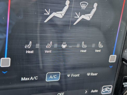 Used 2023 RAM 1500 Laramie AWD/4WD image 28
