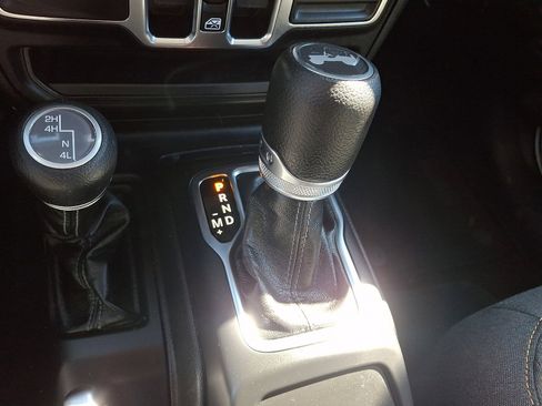 Used 2025 Jeep Wrangler Sahara image 4