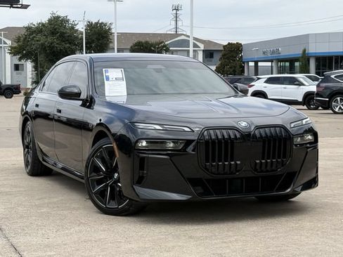 Used 2023 BMW 760i xDrive AWD/4WD image 3