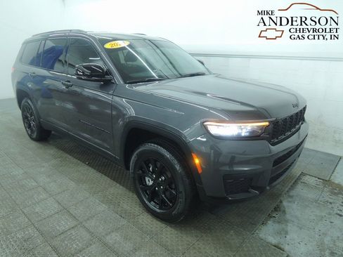 Used 2024 Jeep Grand Cherokee L Laredo image 1