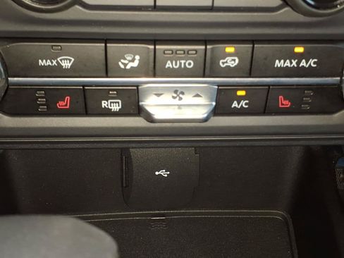 Used 2023 Ford Bronco Black Diamond AWD/4WD image 18