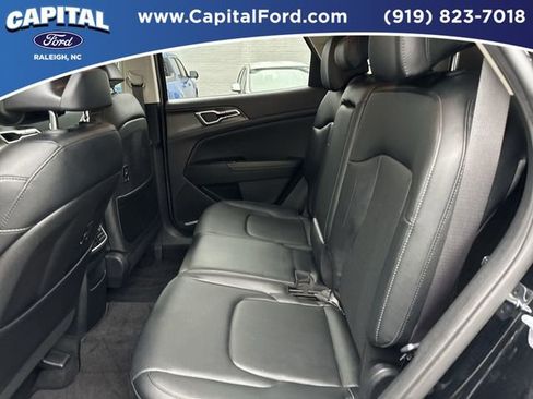 Used 2023 Kia Sportage EX image 18