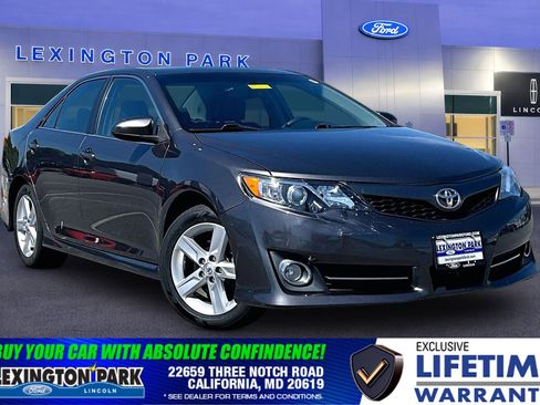 Used 2014 Toyota Camry SE w/ Leather Package FWD image 1