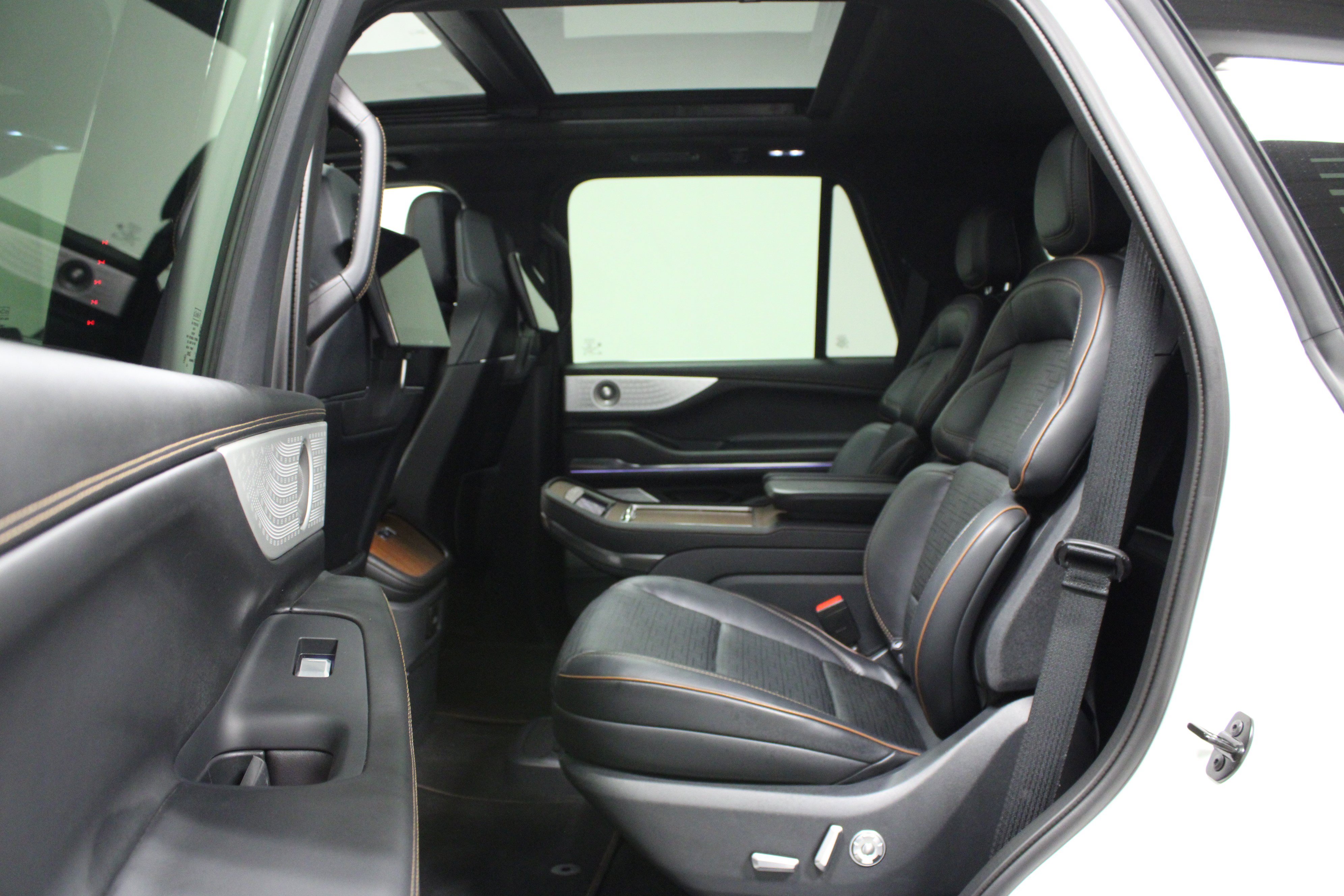Used 2025 Lincoln Navigator Black Label AWD/4WD image 14