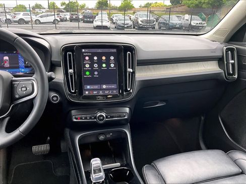 Used 2023 Volvo XC40 B5 Ultimate AWD/4WD image 9