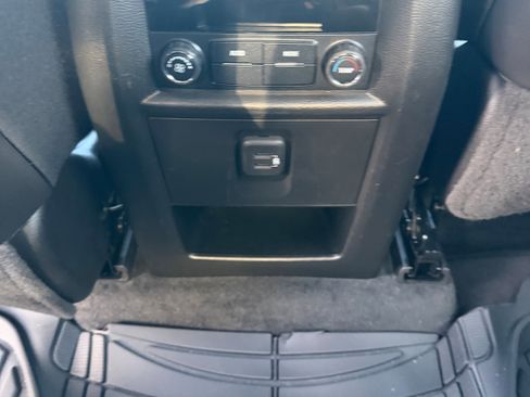 Used 2021 Chevrolet Traverse LT image 13