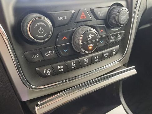 Used 2018 Jeep Grand Cherokee Trailhawk AWD/4WD image 17