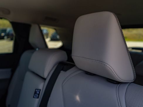 Certified 2026 INFINITI QX60 Luxe w/ Family Package FWD image 24