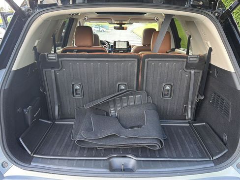 Used 2023 Nissan Pathfinder Platinum FWD image 35