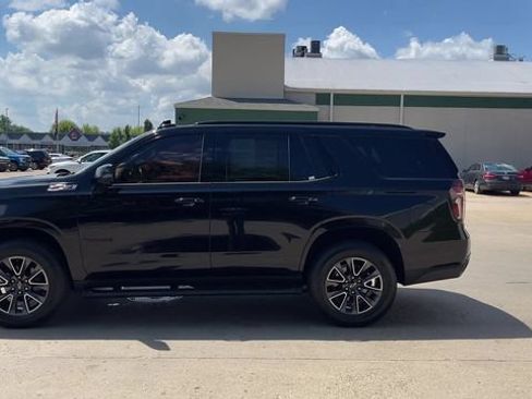 Used 2021 Chevrolet Tahoe Z71 w/ Luxury Package AWD/4WD image 5
