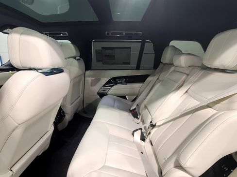New 2026 Land Rover Range Rover Long Wheelbase SE image 6