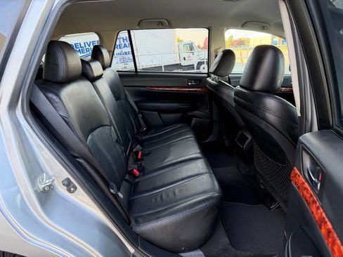 Used 2011 Subaru Outback 3.6R Limited image 18