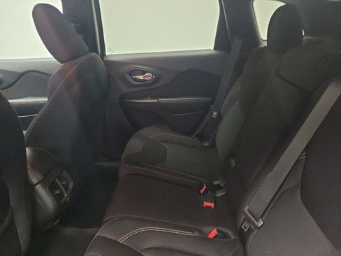 Used 2015 Jeep Cherokee Latitude AWD/4WD image 18