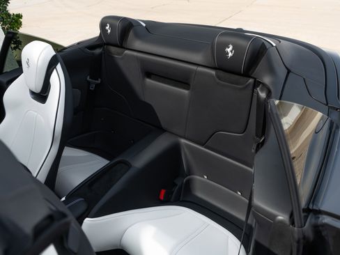 Used 2025 Ferrari Roma Spider image 29