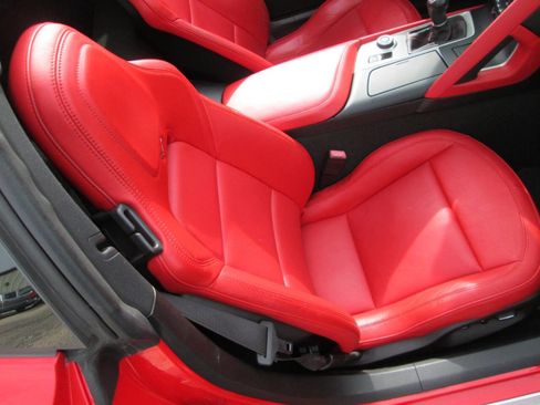 Used 2014 Chevrolet Corvette Stingray Z51 2dr Coupe w/ 3LT Preferred Equipment Group image 17