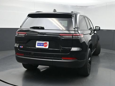 Used 2022 Jeep Grand Cherokee Altitude AWD/4WD image 43