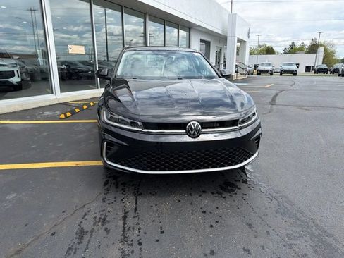 New 2026 Volkswagen Jetta SE FWD image 9