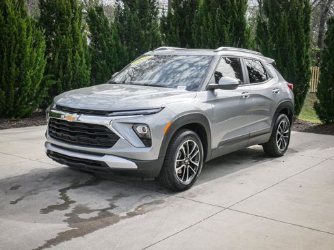 Used 2024 Chevrolet TrailBlazer LT w/ Driver Confidence Package image 5