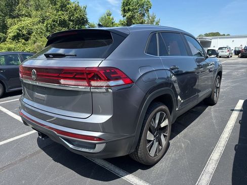 Used 2024 Volkswagen Atlas Cross Sport SE FWD image 5