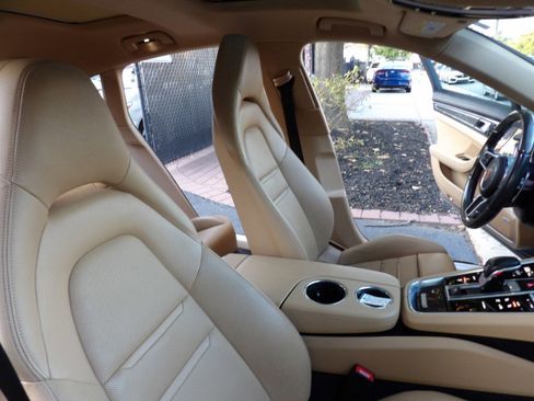 Used 2018 Porsche Panamera 4 image 49