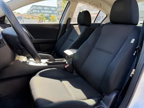 Used 2012 MAZDA MAZDA3 i Touring image 12