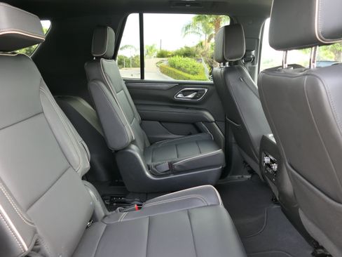 Used 2023 GMC Yukon SLT w/ SLT Premium Package AWD/4WD image 25
