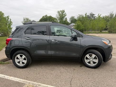 Used 2017 Chevrolet Trax LT w/ LT Convenience Package AWD/4WD image 4