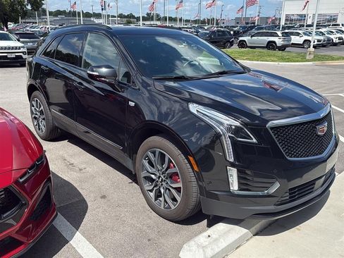 Certified 2023 Cadillac XT5 Sportv w/ Platinum Package AWD/4WD image 4